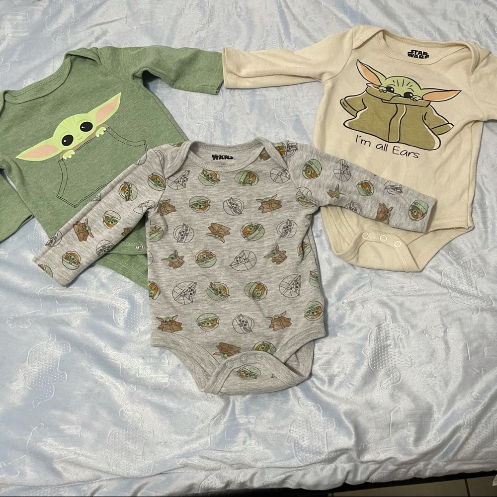 Star Wars 3 onesies size: 3-6months